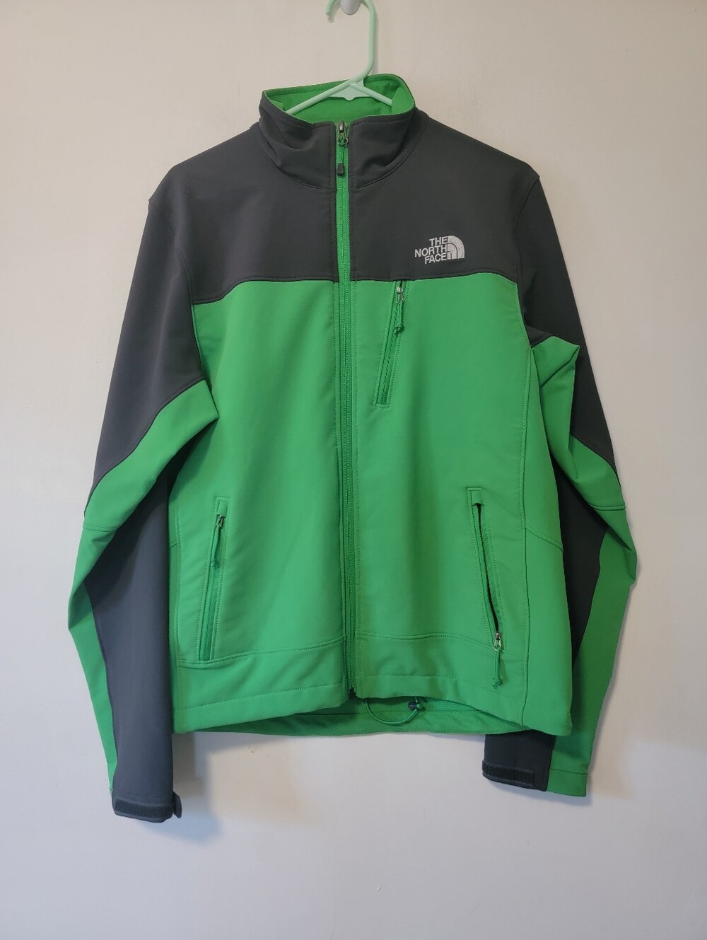 The North Face Men’s Green and Gray Softshell Performance Jacket
